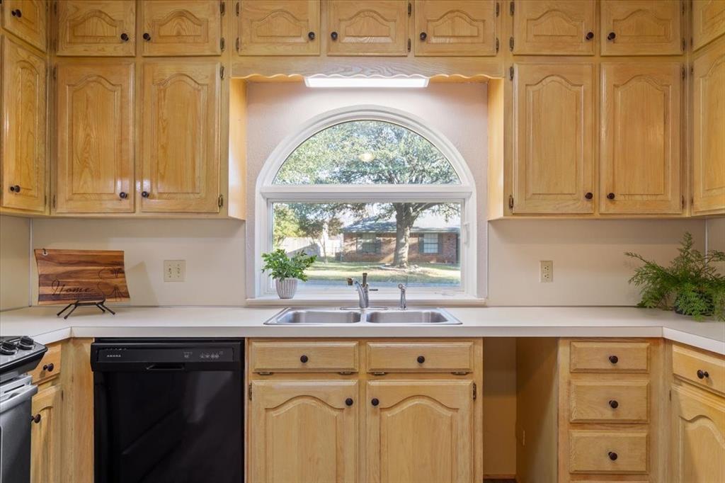 327 East Chapman Road Hewitt, TX 76643 - Photo 9 of 28 a kitchen with a sink a window and cabinets