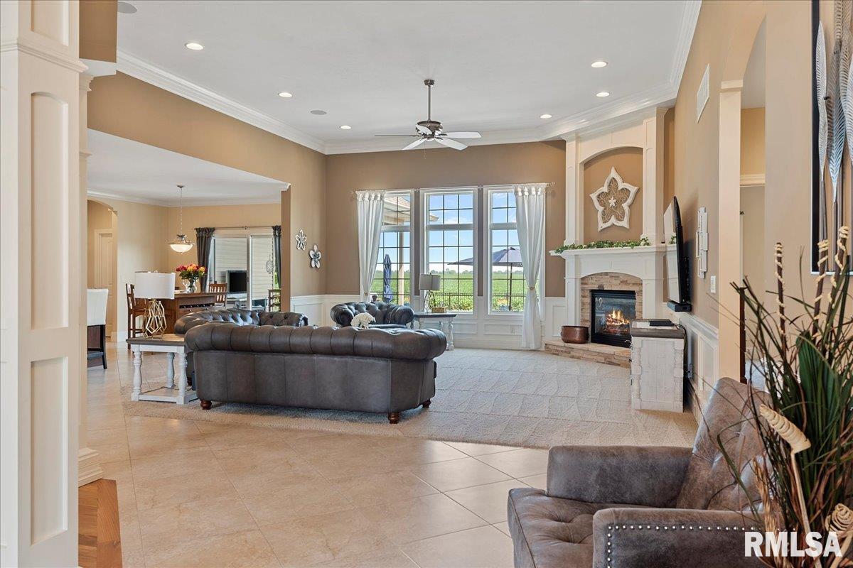 4505 Lynhurst Road Springfield, IL 62711 - Photo 3 of 44