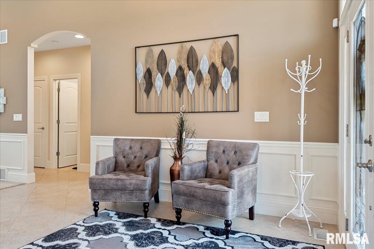 4505 Lynhurst Road Springfield, IL 62711 - Photo 4 of 44