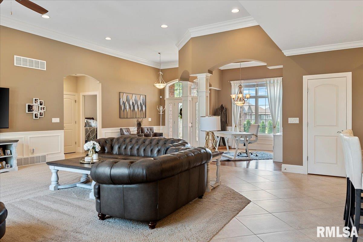 4505 Lynhurst Road Springfield, IL 62711 - Photo 7 of 44