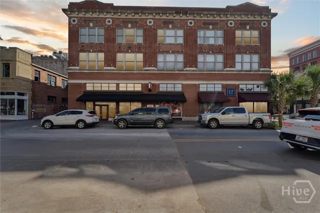 $1,850 | 122 West Broughton Street, Unit 201, Savannah, GA 31401