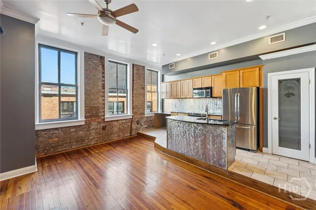 $1,850 | 122 West Broughton Street, Unit 201, Savannah, GA 31401