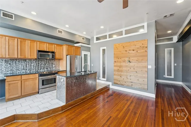 $1,850 | 122 West Broughton Street, Unit 201, Savannah, GA 31401