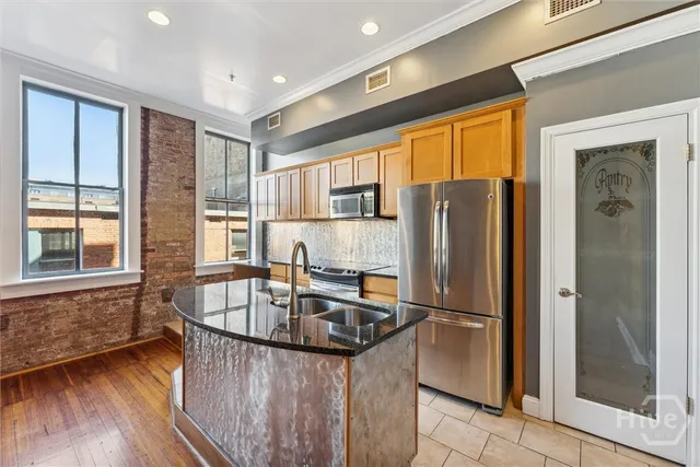 $1,850 | 122 West Broughton Street, Unit 201, Savannah, GA 31401