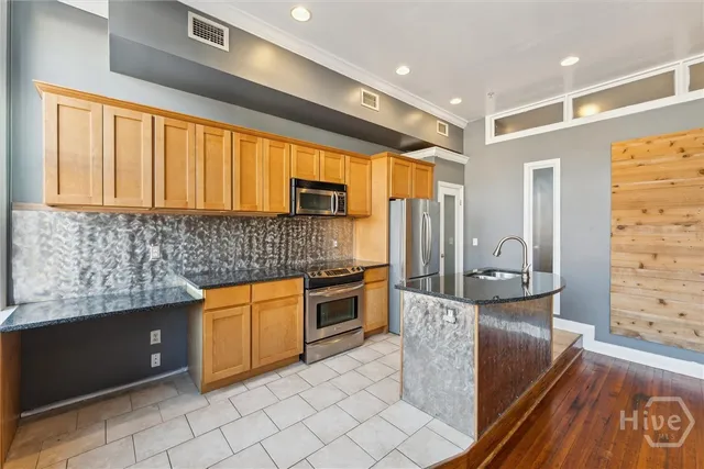 $1,850 | 122 West Broughton Street, Unit 201, Savannah, GA 31401