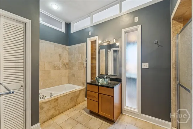 $1,850 | 122 West Broughton Street, Unit 201, Savannah, GA 31401