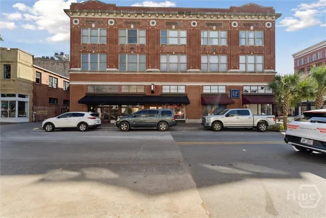 $1,850 | 122 West Broughton Street, Unit 201, Savannah, GA 31401