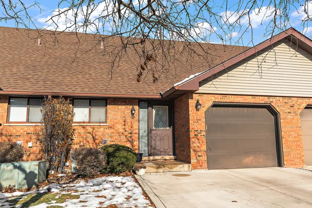$259,900 | 1906 Heatherway Lane, Unit 5, New Lenox, IL 60451