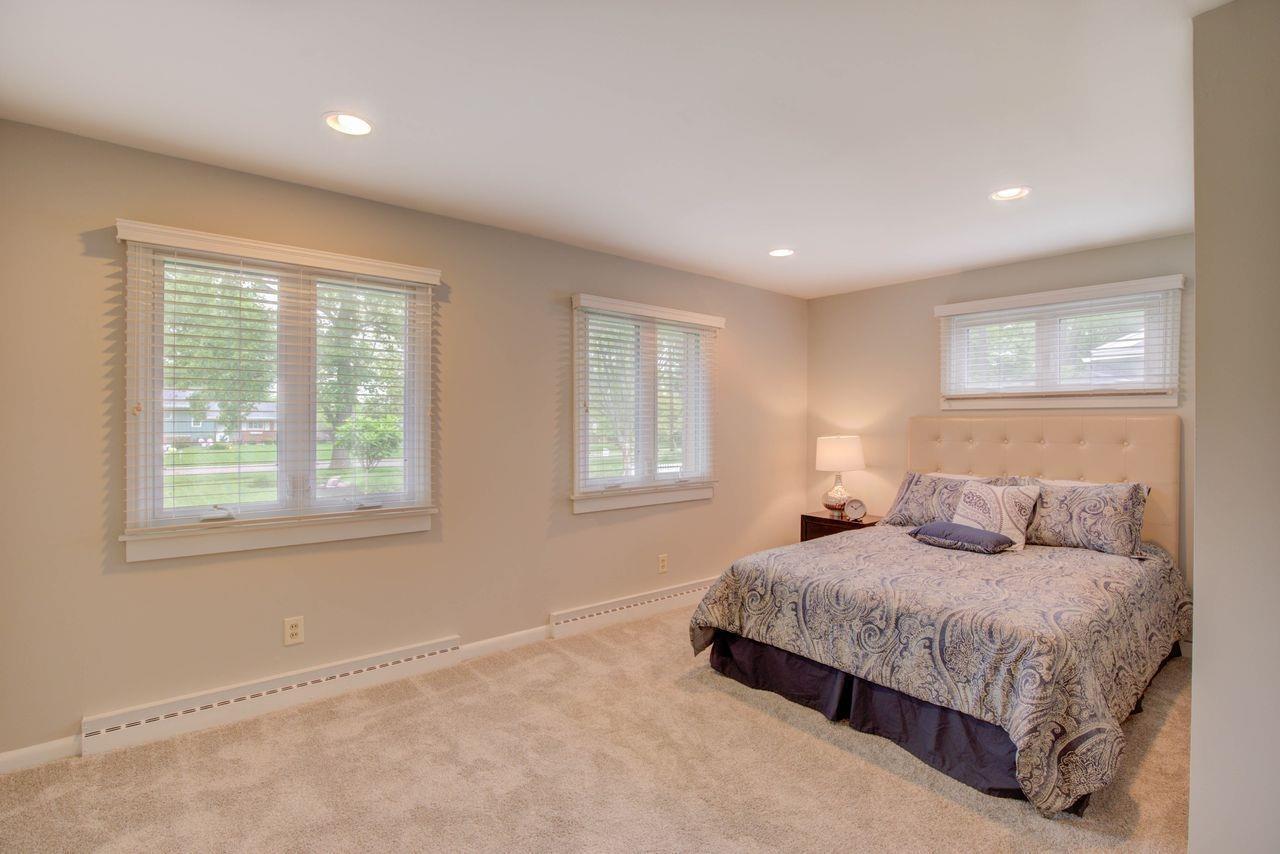 327 Fleming Road Wyoming, OH 45215 - Photo 16 of 31