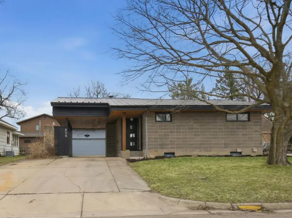 $310,000 | 609 Harriet Avenue, Owatonna, MN 55060