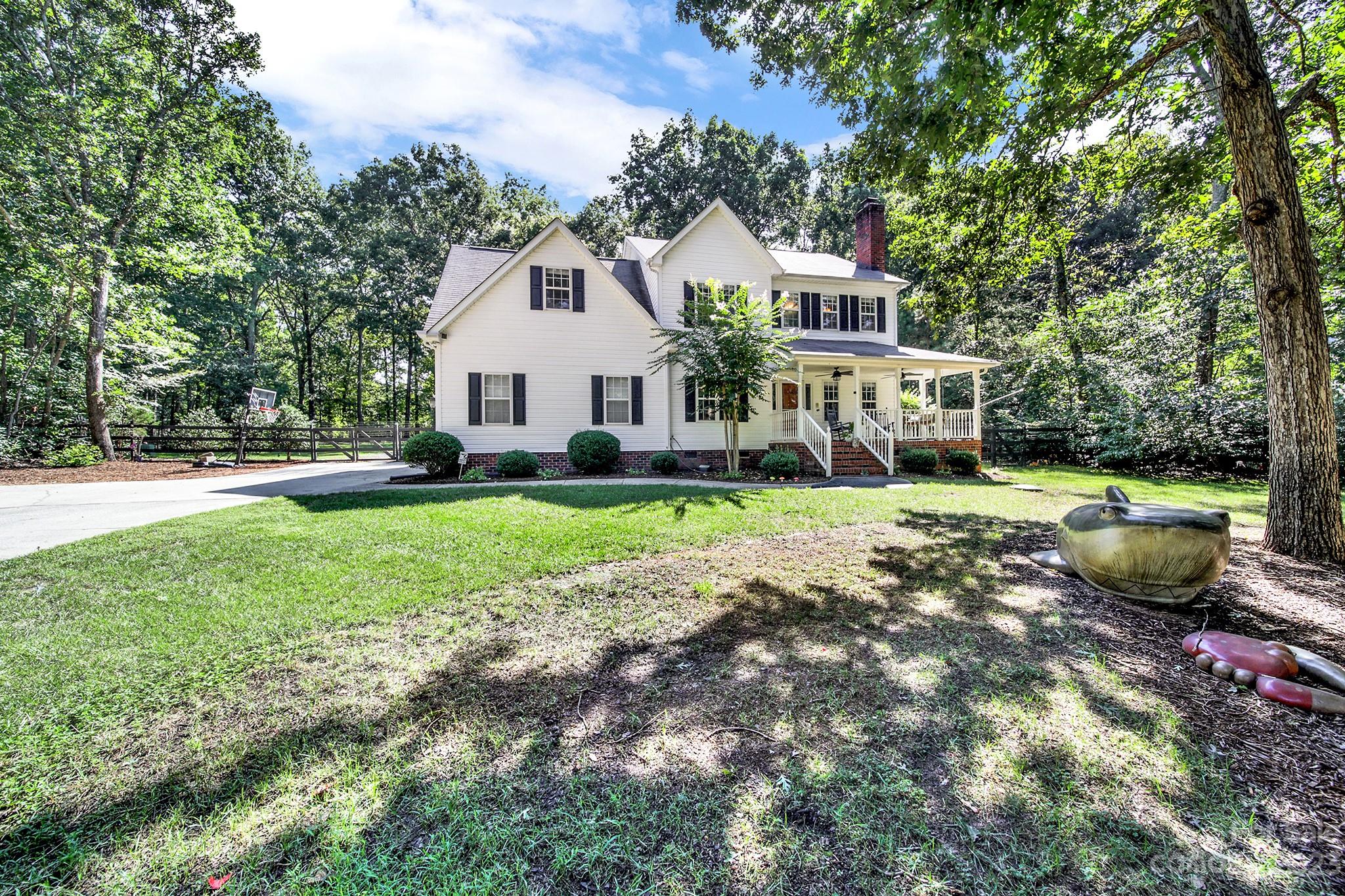 16014 Virginia Lee Court Fort Mill, SC 29708 - Photo 2 of 47 a front view of a house with garden