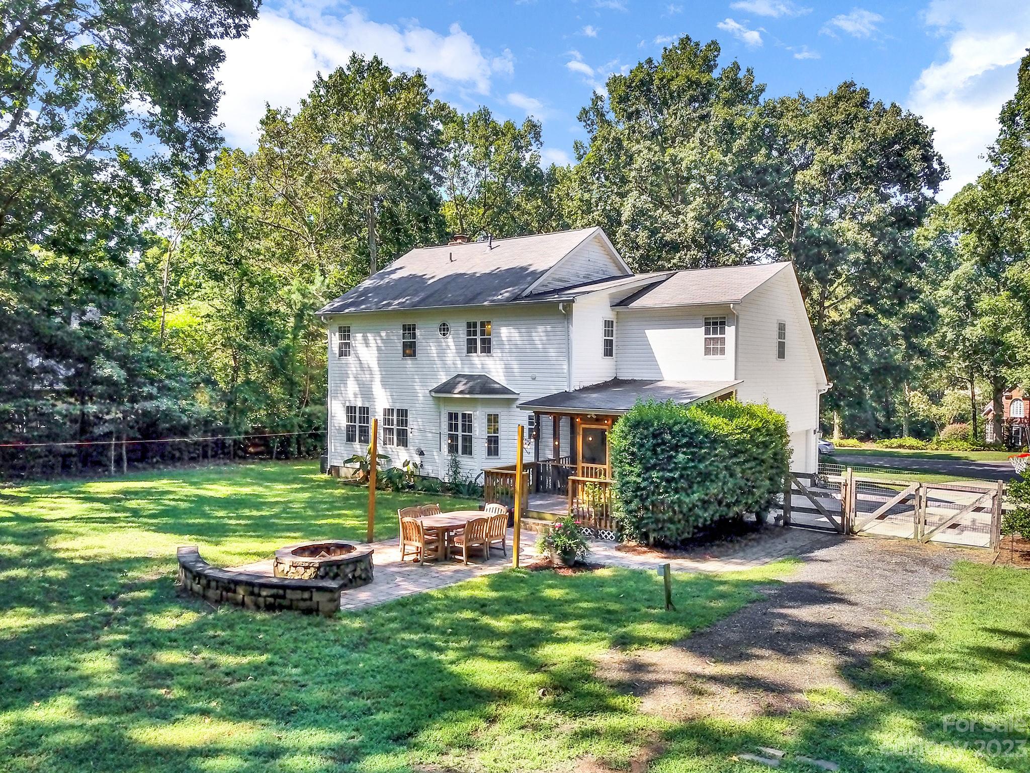 16014 Virginia Lee Court Fort Mill, SC 29708 - Photo 45 of 47 a front view of a house with garden