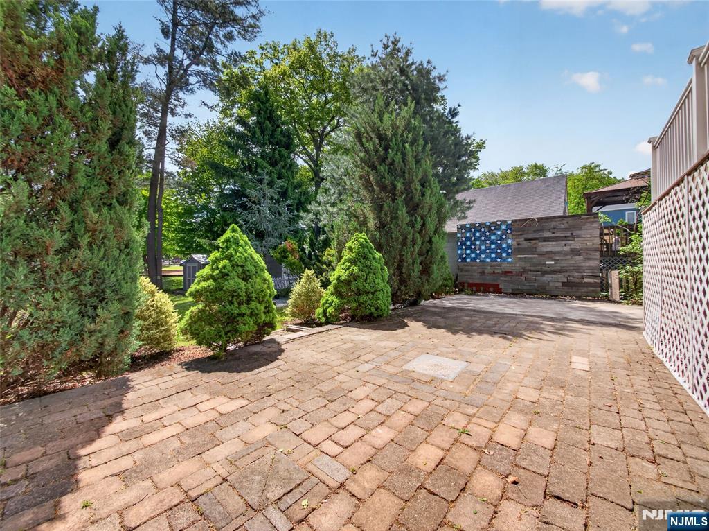 538 Coolidge Place Paramus, NJ 07652 - Photo 34 of 42