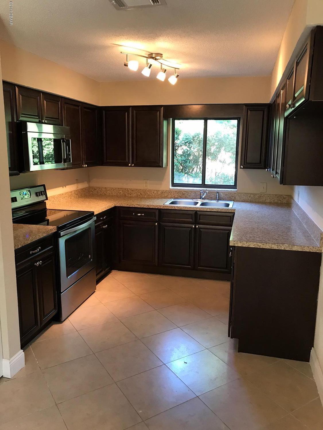 1553 Rusty Circle Port Orange, FL 32129 - Photo 4 of 19 IMG_4569.JPG