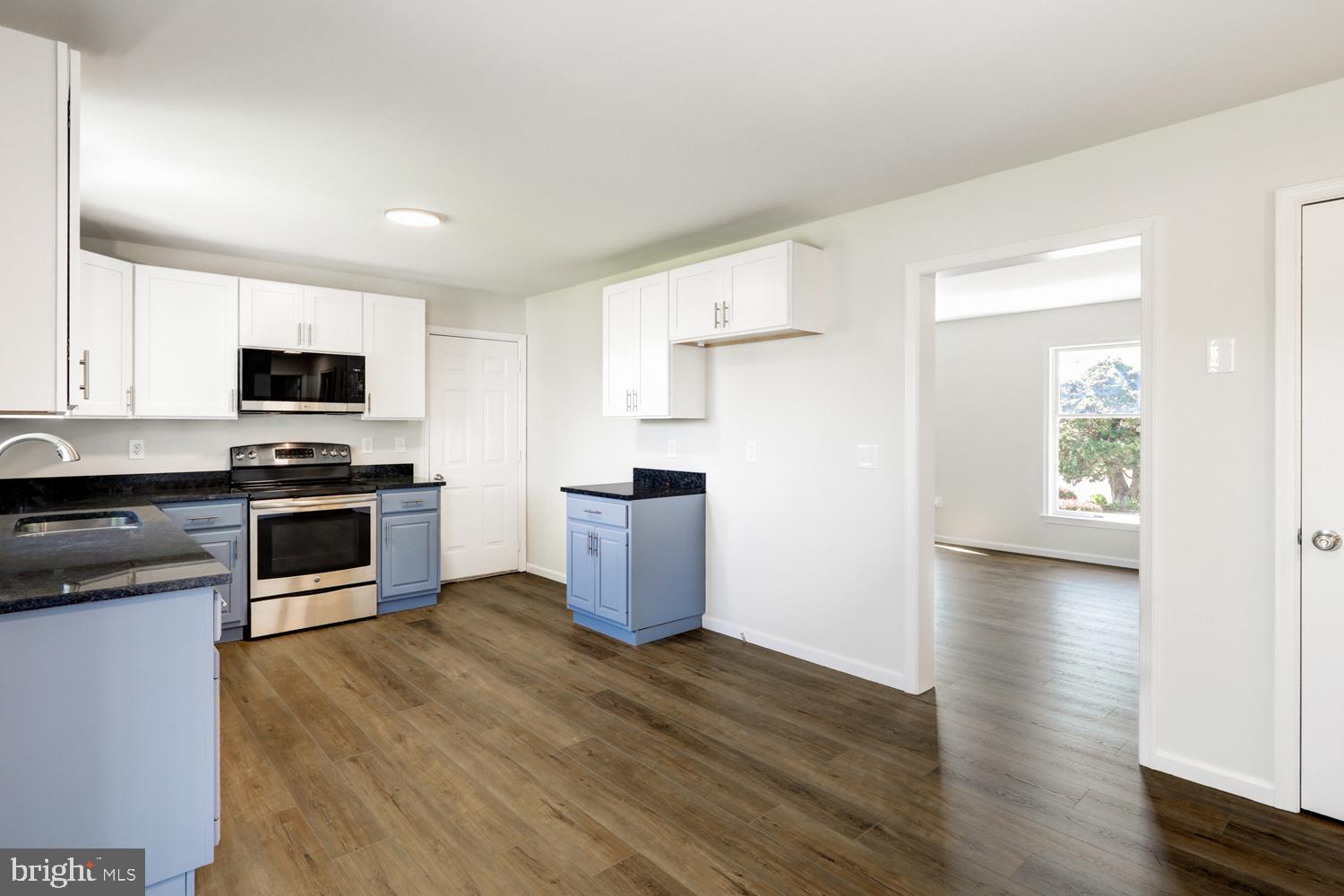 706 Rosemont Drive Lititz, PA 17543 - Photo 19 of 42 Modern kitchen with stylish finishes.