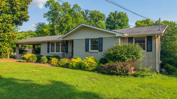 $1,400,000 | 182 Cherokee Road, Hendersonville, TN 37075