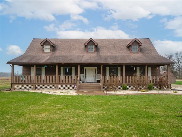 $262,500 | 37 Highway 34 Highway, Raleigh, IL 62977