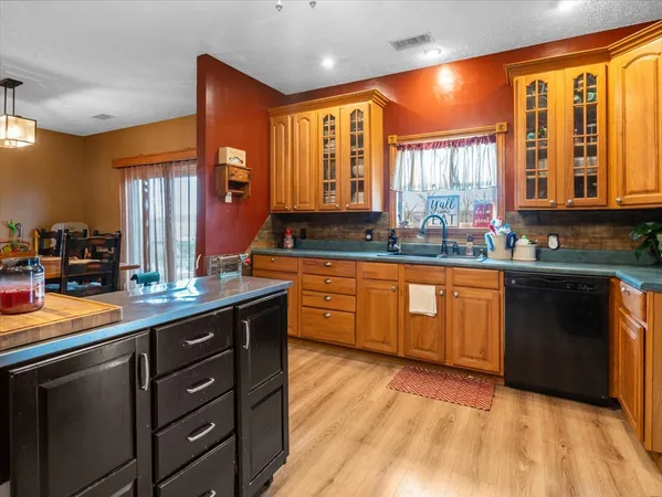 $262,500 | 37 Highway 34 Highway, Raleigh, IL 62977