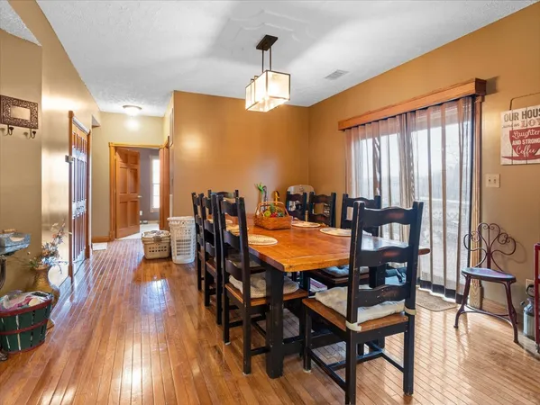 $262,500 | 37 Highway 34 Highway, Raleigh, IL 62977