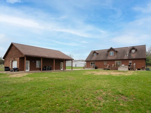 $262,500 | 37 Highway 34 Highway, Raleigh, IL 62977