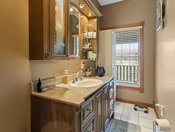$262,500 | 37 Highway 34 Highway, Raleigh, IL 62977