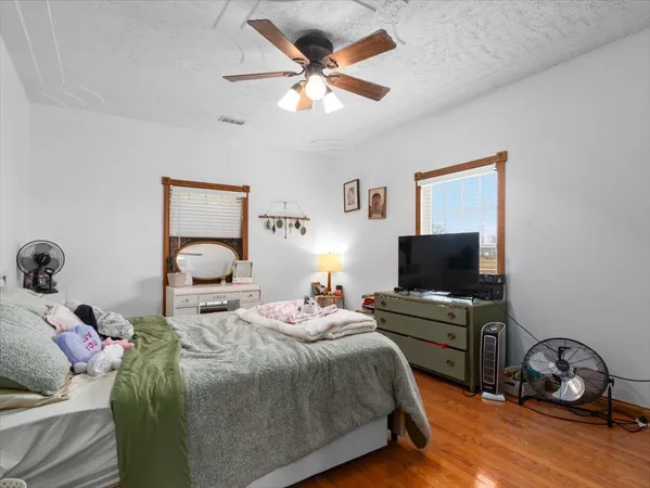 $262,500 | 37 Highway 34 Highway, Raleigh, IL 62977