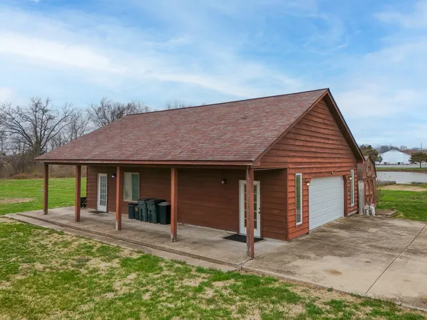 $262,500 | 37 Highway 34 Highway, Raleigh, IL 62977
