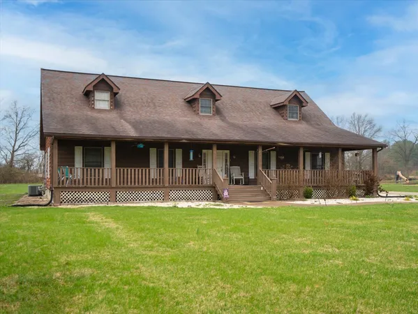 $262,500 | 37 Highway 34 Highway, Raleigh, IL 62977