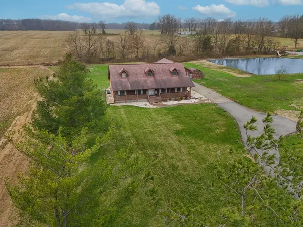 $262,500 | 37 Highway 34 Highway, Raleigh, IL 62977