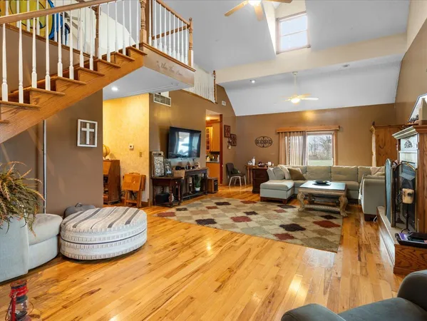 $262,500 | 37 Highway 34 Highway, Raleigh, IL 62977
