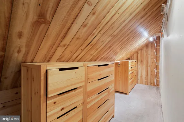 a view of walk in closet