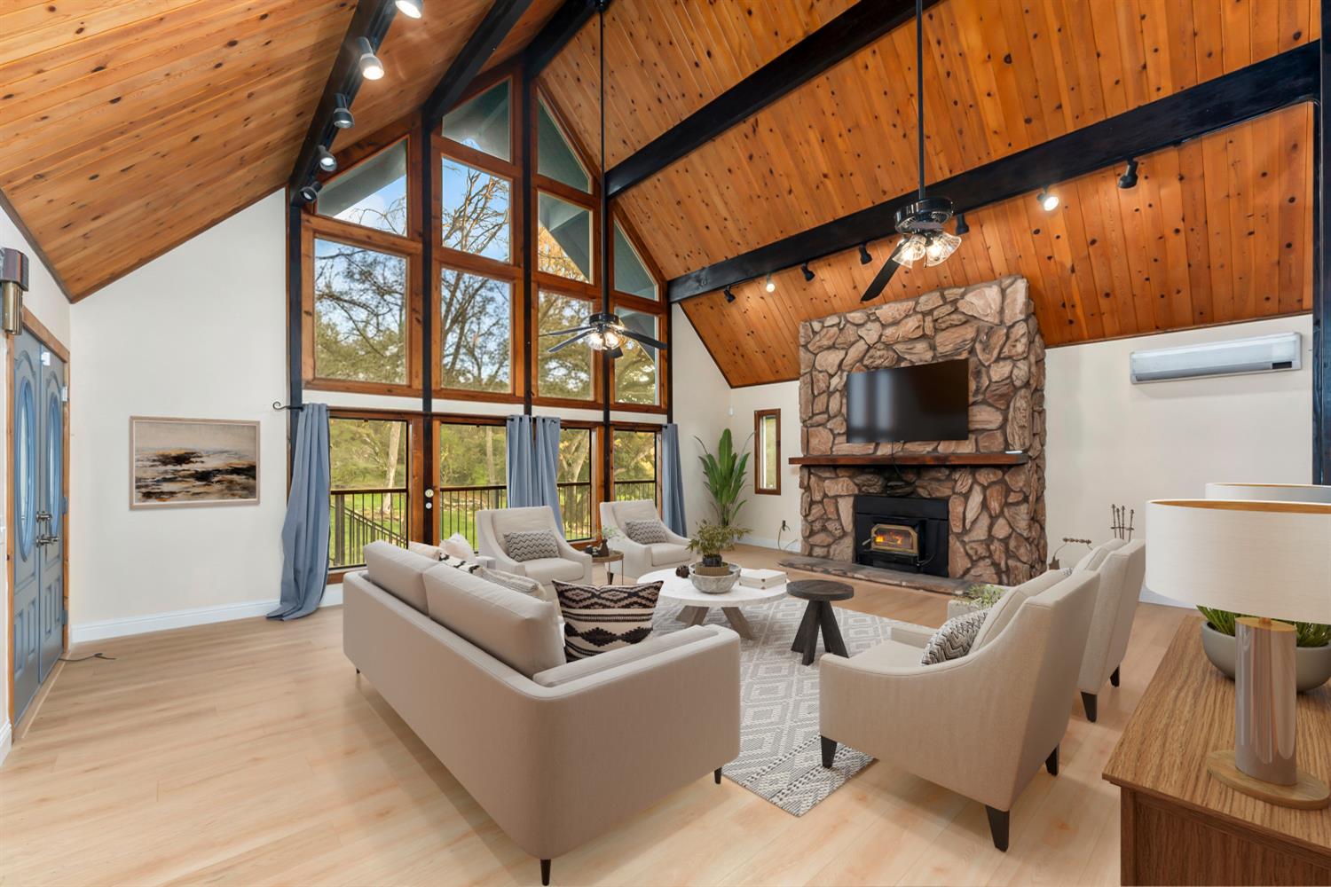 10922 East Lime Kiln Road Grass Valley, CA 95949 - Photo 12 of 98 Family room picture virtually staged