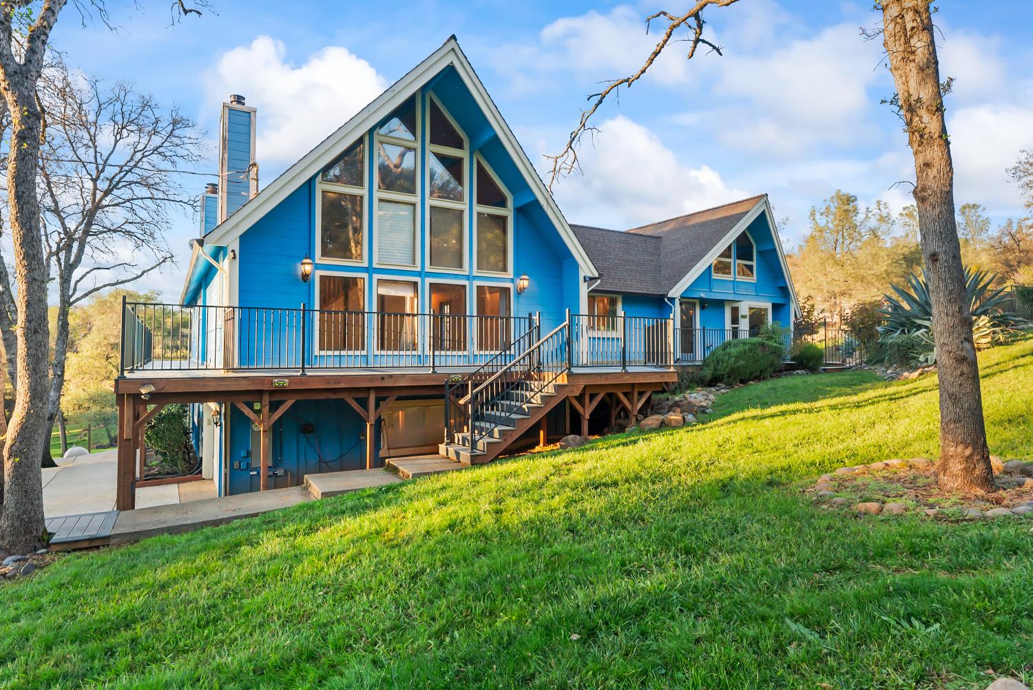 10922 East Lime Kiln Road Grass Valley, CA 95949 - Photo 2 of 98