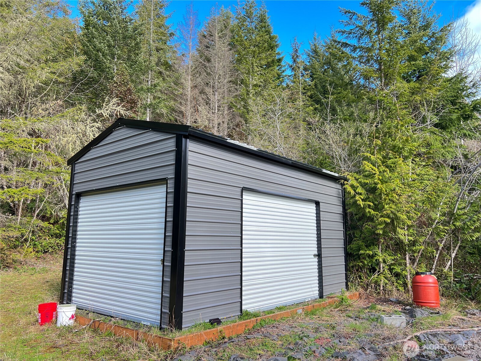 1634 Sunrise Road Brinnon, WA 98320 - Photo 5 of 29 a backyard of a house