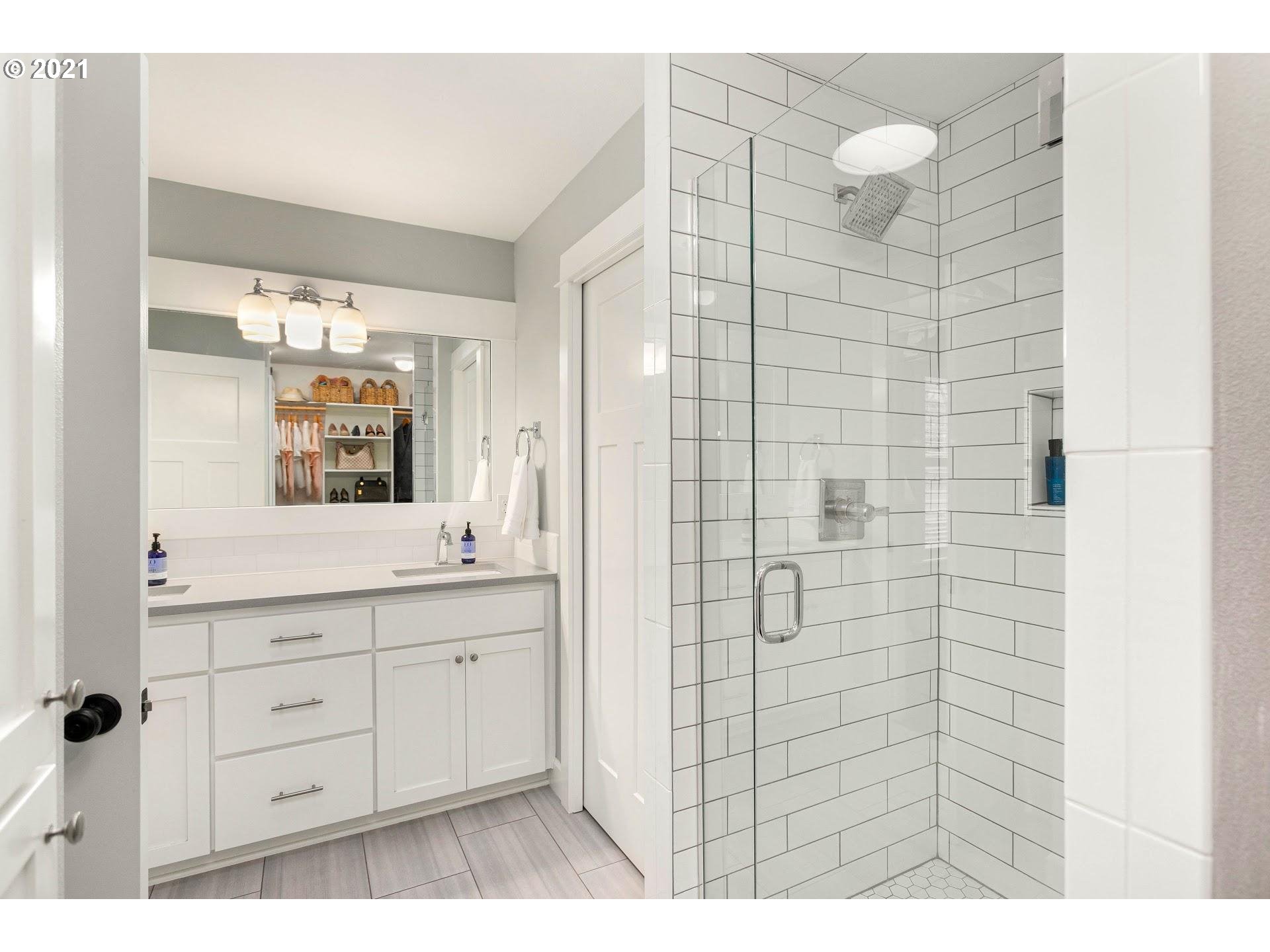 4050 Southwest Pendleton Street Portland, OR 97221 - Photo 21 of 32 Gallery Image 21