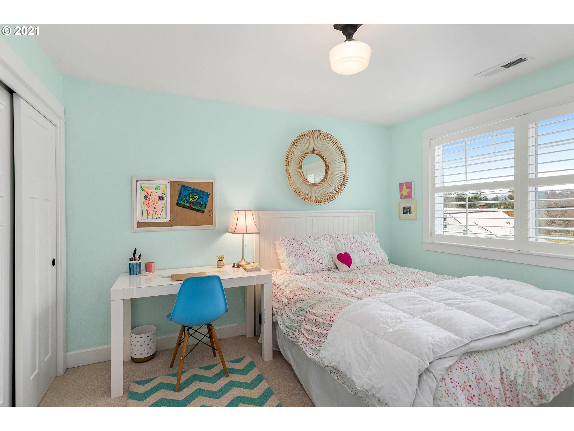 4050 Southwest Pendleton Street Portland, OR 97221 - Photo 25 of 32 Gallery Image 25