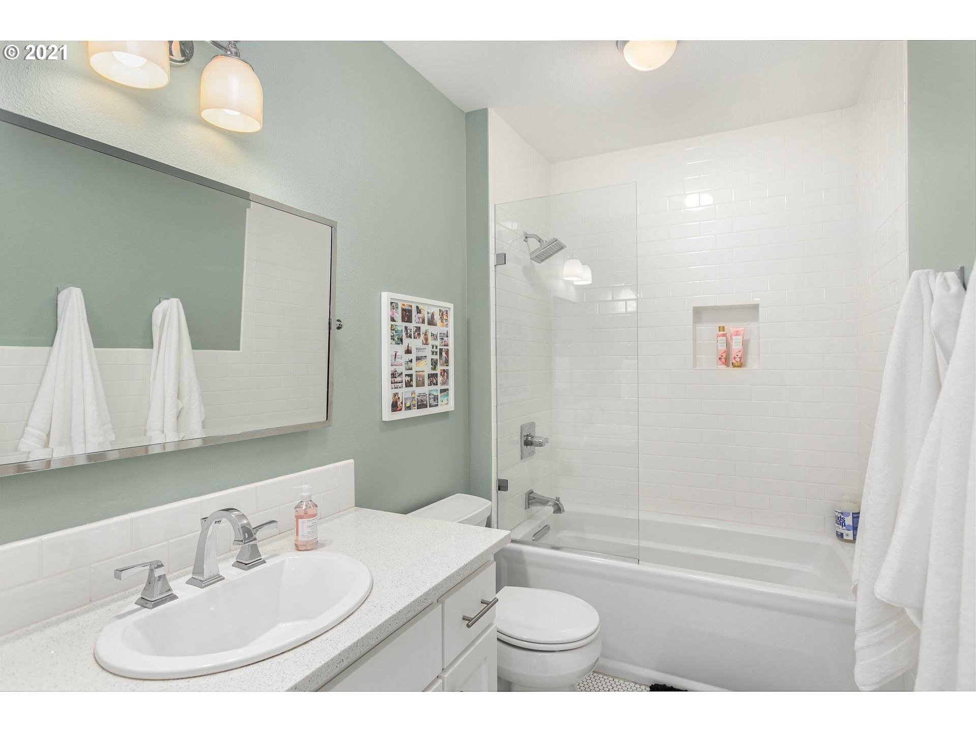 4050 Southwest Pendleton Street Portland, OR 97221 - Photo 27 of 32 Gallery Image 27