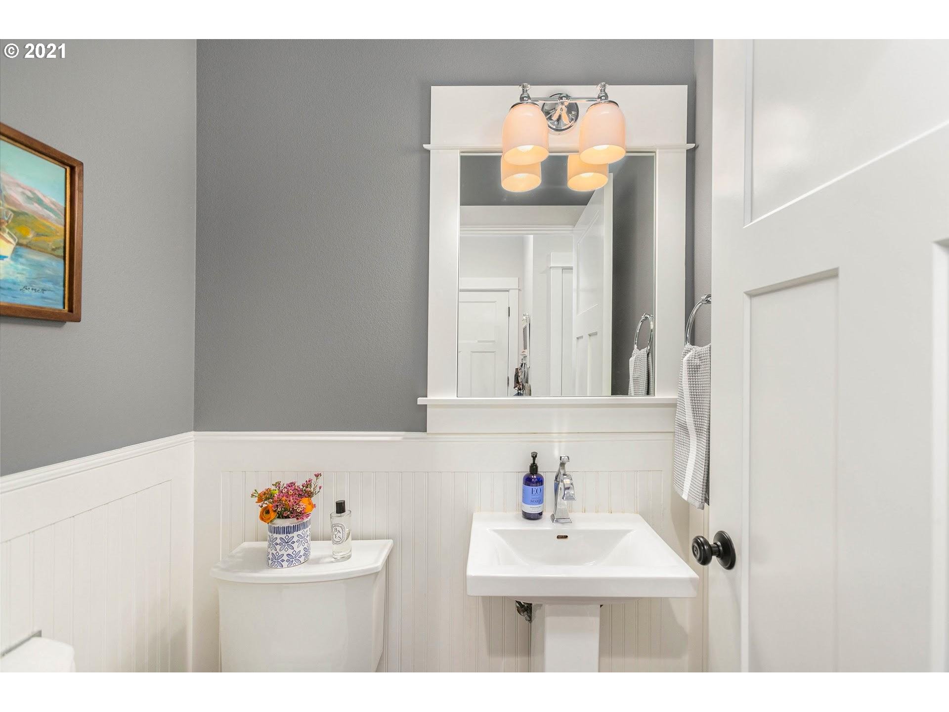 4050 Southwest Pendleton Street Portland, OR 97221 - Photo 9 of 32 Gallery Image 9