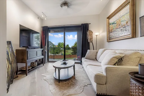 $375,000 | 717 Riverside Drive, Unit 207, Memphis, TN 38103