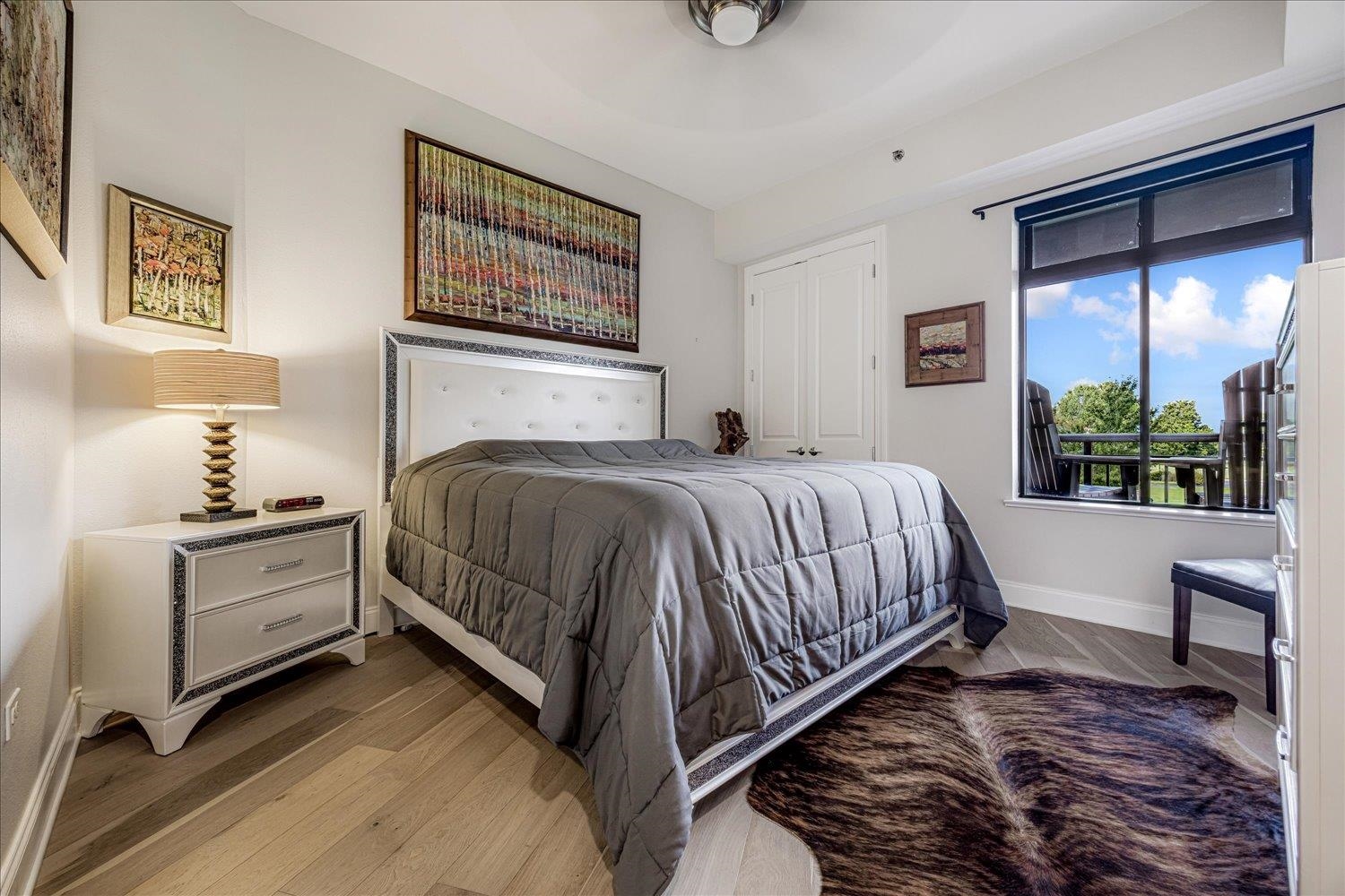 717 Riverside Drive, Unit 207 Memphis, TN 38103 - Photo 21 of 30 a bedroom with a large bed and a balcony