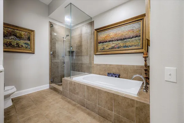 $375,000 | 717 Riverside Drive, Unit 207, Memphis, TN 38103