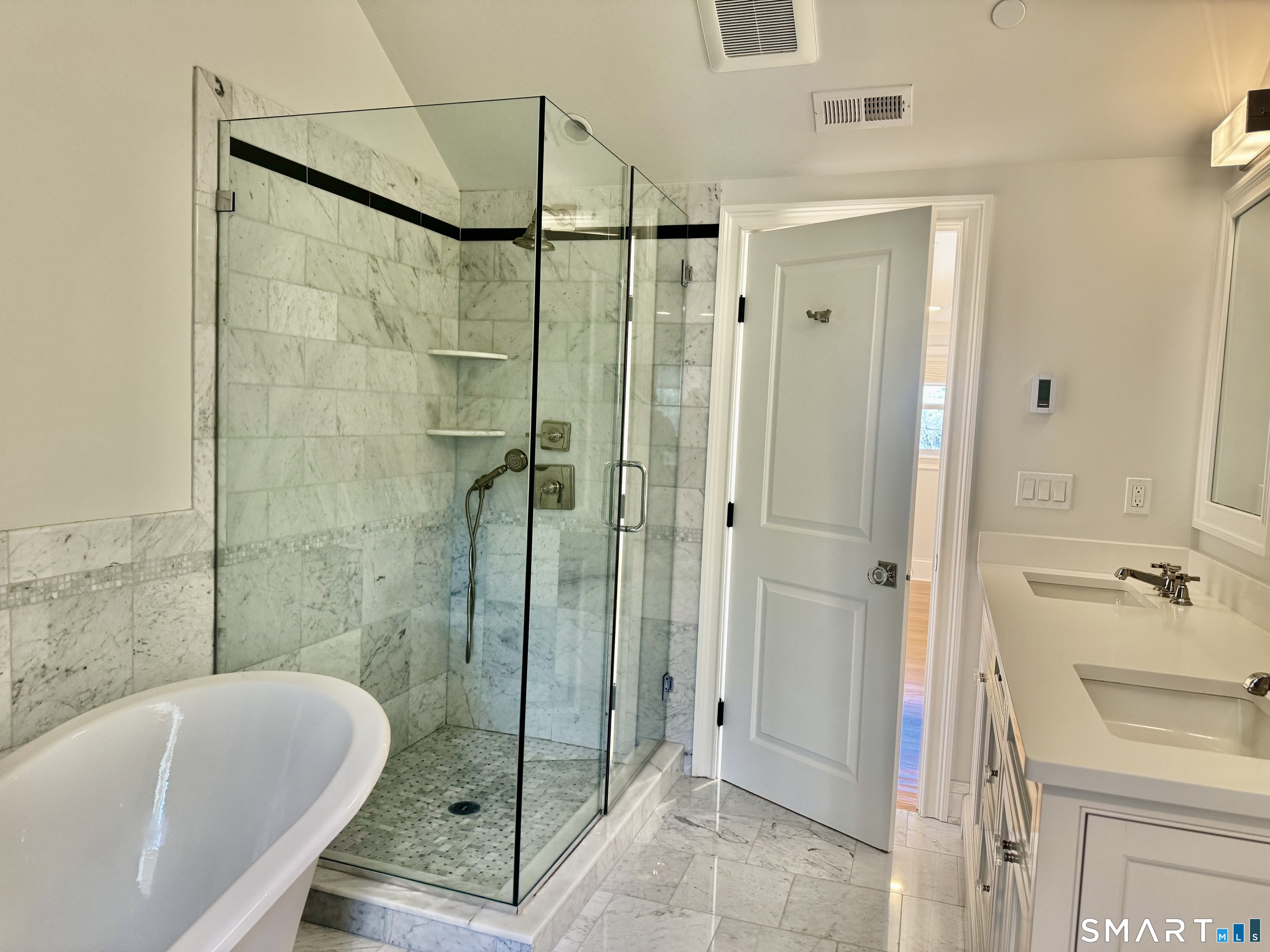 500 Main Street, Unit 3 Ridgefield, CT 06877 - Photo 5 of 14 Primary bath