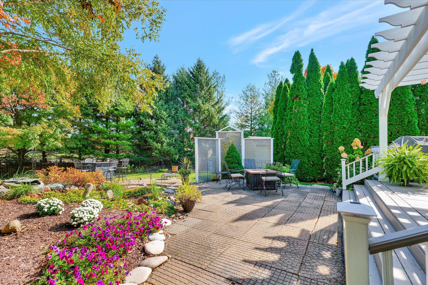 3002 Country Bend Lane Champaign, IL 61822 - Photo 44 of 48 a garden with flowers and trees