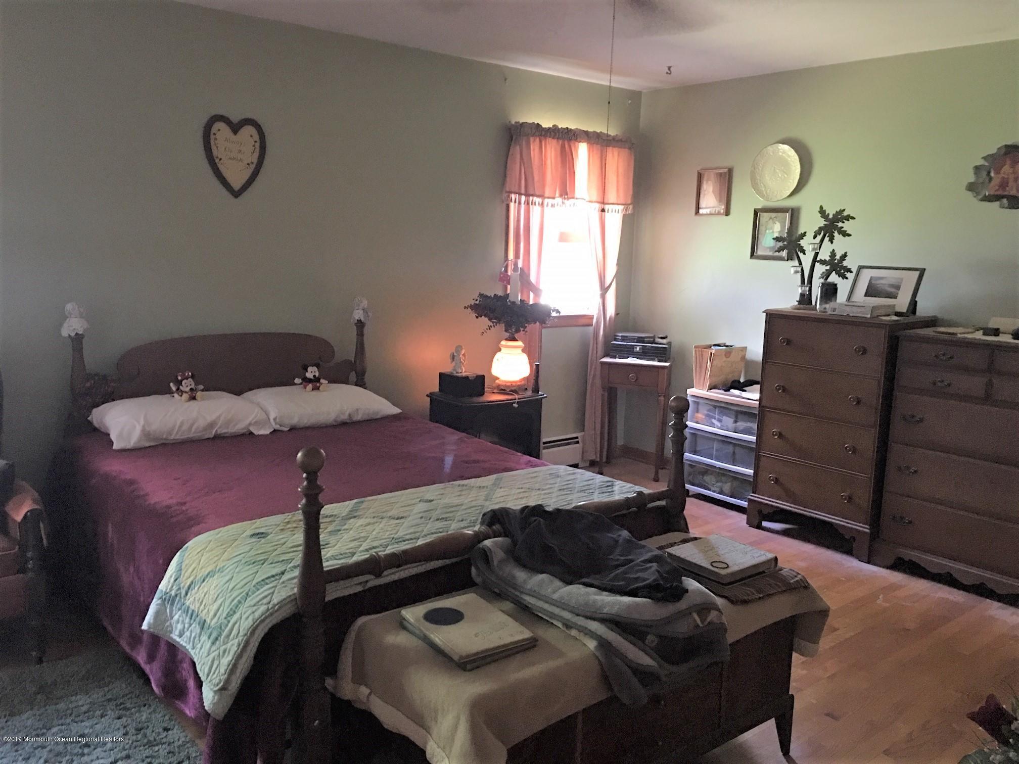 403 Georgia Road Freehold, NJ 07728 - Photo 16 of 27 master