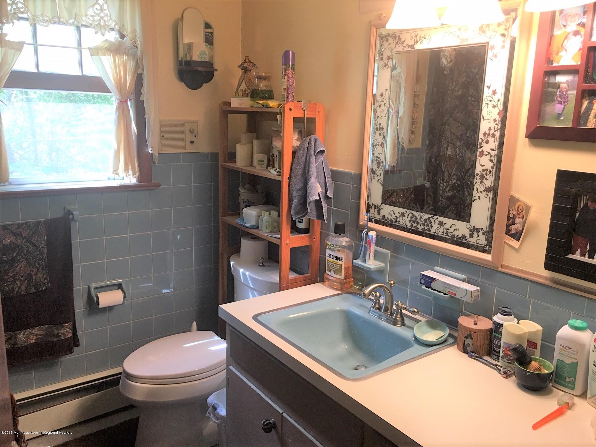 403 Georgia Road Freehold, NJ 07728 - Photo 19 of 27 bath