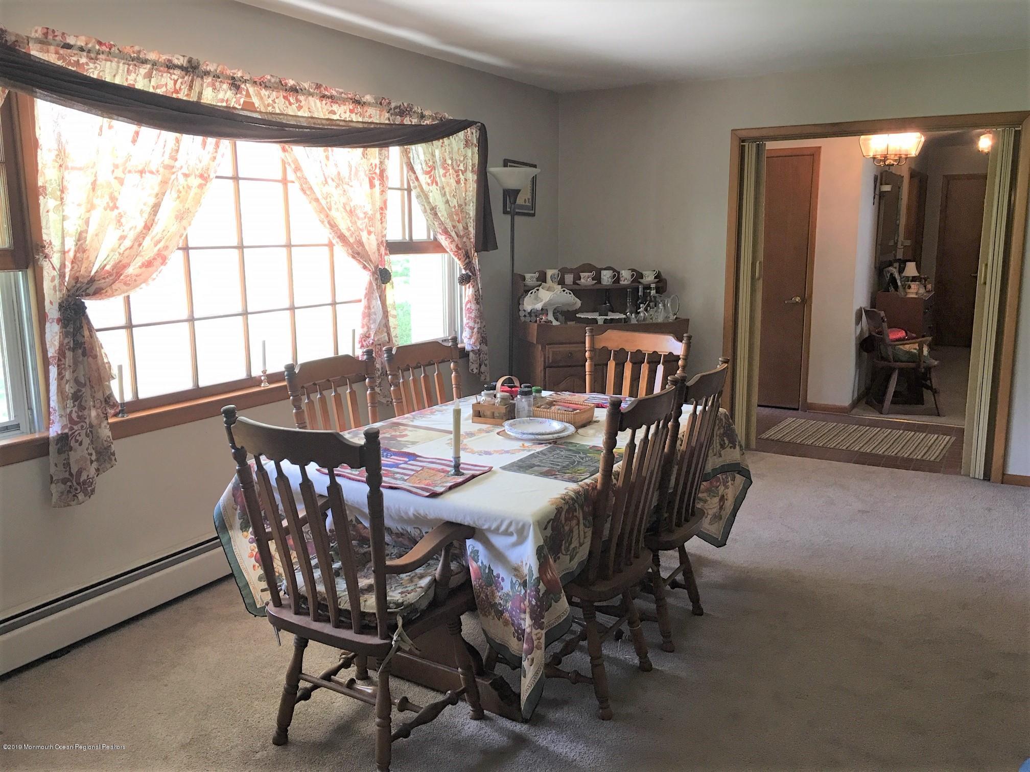 403 Georgia Road Freehold, NJ 07728 - Photo 5 of 27 dining