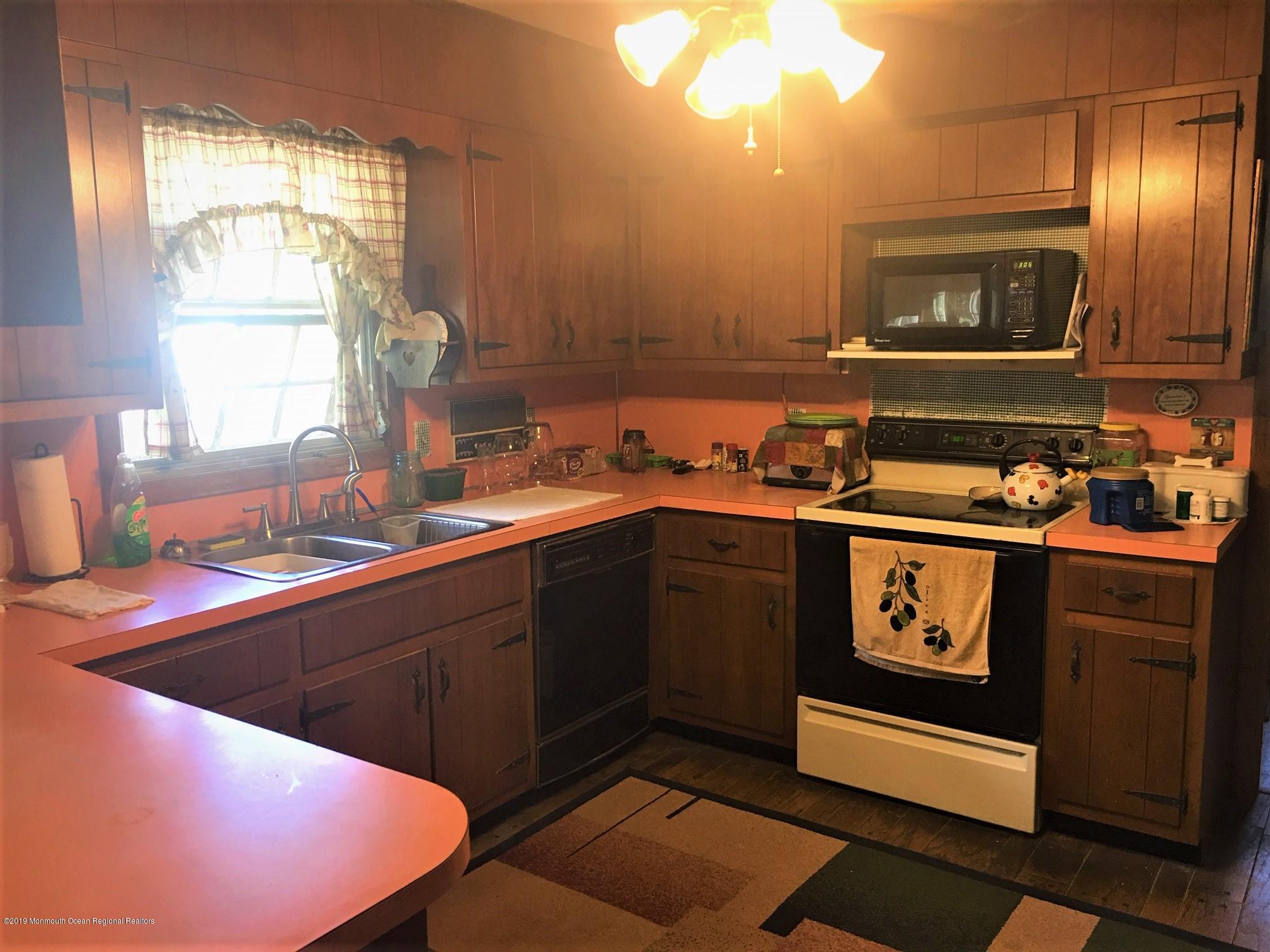 403 Georgia Road Freehold, NJ 07728 - Photo 10 of 27 kitchen
