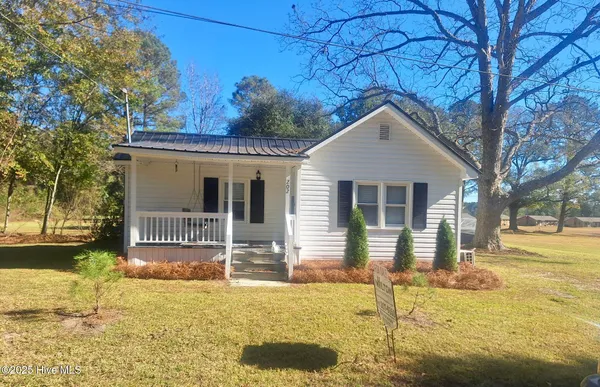 $90,000 | 202 Lewis Street, Bladenboro, NC 28320