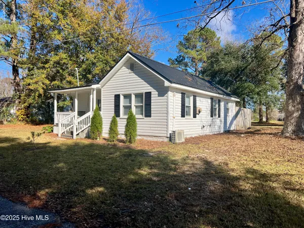 $90,000 | 202 Lewis Street, Bladenboro, NC 28320