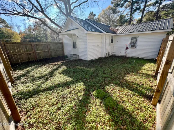 $90,000 | 202 Lewis Street, Bladenboro, NC 28320